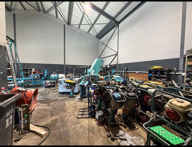 302M² WAREHOUSE TO LET IN STIKLAND INDUSTRIAL